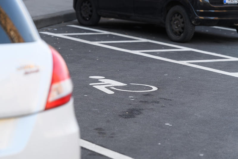 s:20:"Behindertenparkplatz";