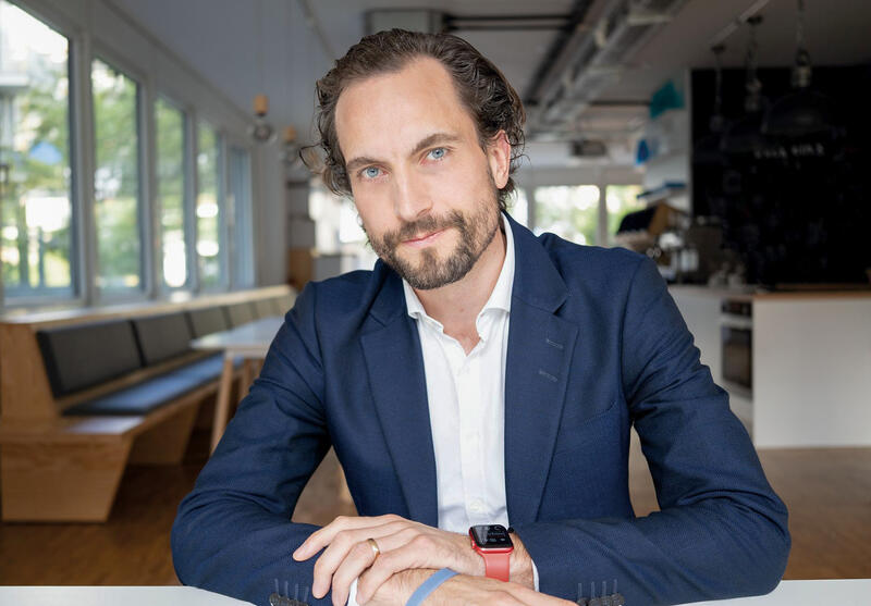 s:19:"Cai-Nicolas Ziegler";