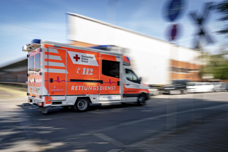 s:52:"DRK-Rettungswagen der Rettungswache 11a in Frankfurt";