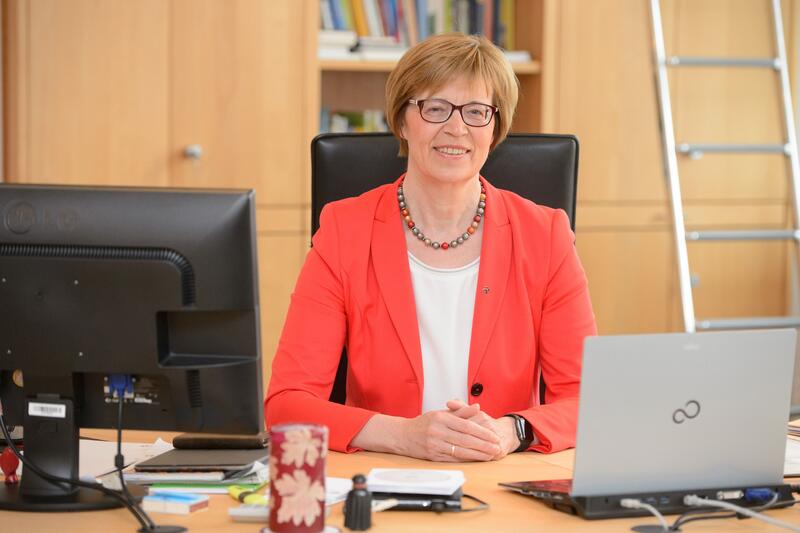 s:71:"Gisela Bornowski, Regionalbischoefin im Kirchenkreis Ansbach-Wuerzburg";