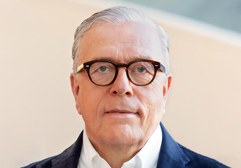 s:15:"Klaus Reinhardt";