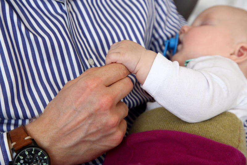 s:24:"Vater mit seiner Tochter";
