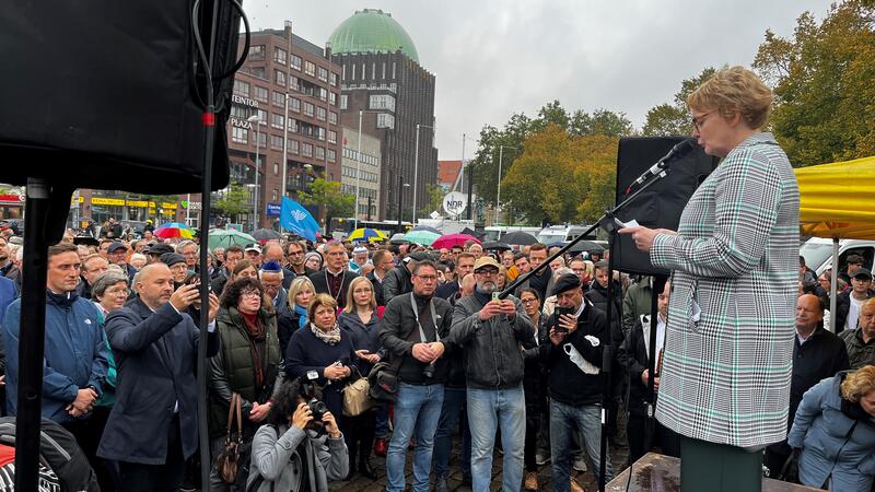 s:60:"Nach Angriff auf Israel: Solidaritaetsdemos in Niedersachsen";