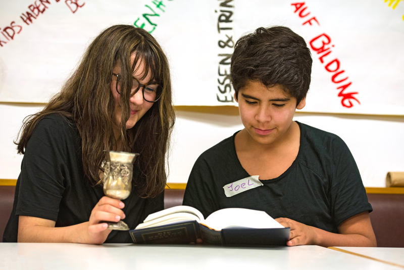 s:66:"Schulen in Niedersachsen erhalten Gütesiegel gegen Antisemitismus";