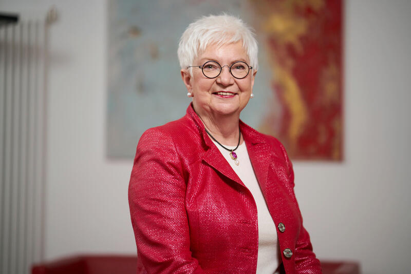 s:34:"DRK-Präsidentin Gerda Hasselfeldt";