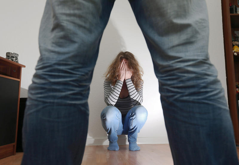 s:38:"Gewalt in Paarbeziehungen (Themenfoto)";