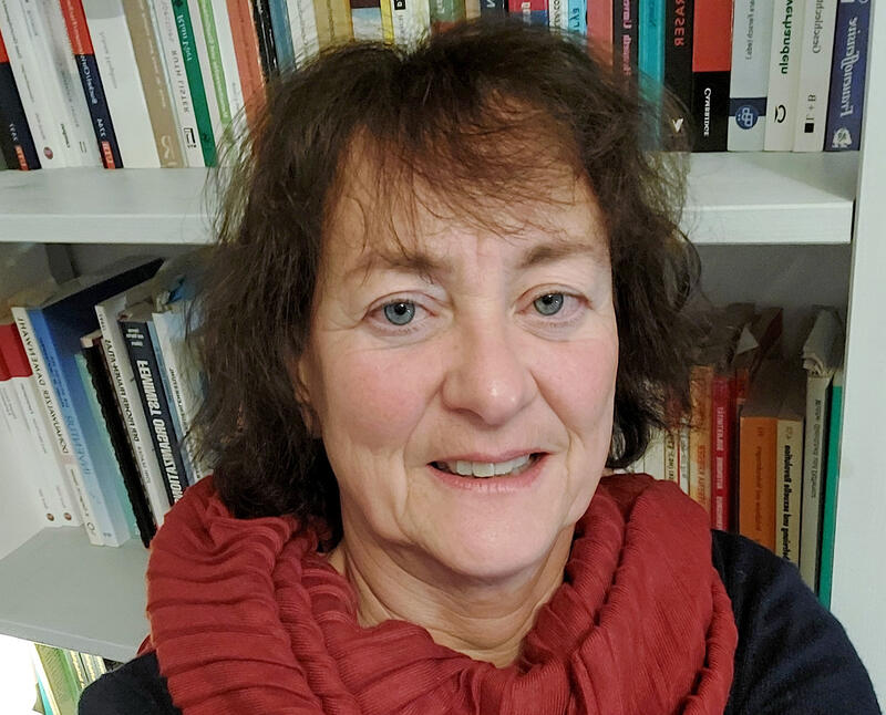 s:23:"Regina-Maria Dackweiler";