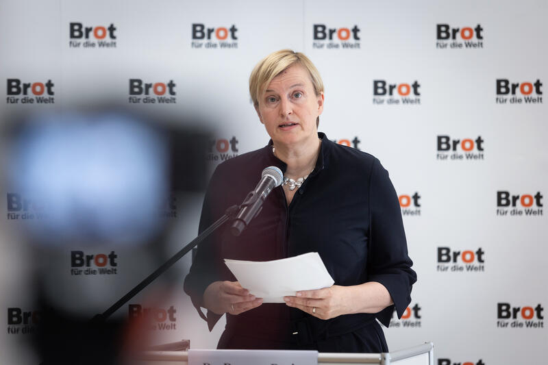 s:68:"Dagmar Pruin stellte den Jahresbericht von "Brot für die Welt" vor.";