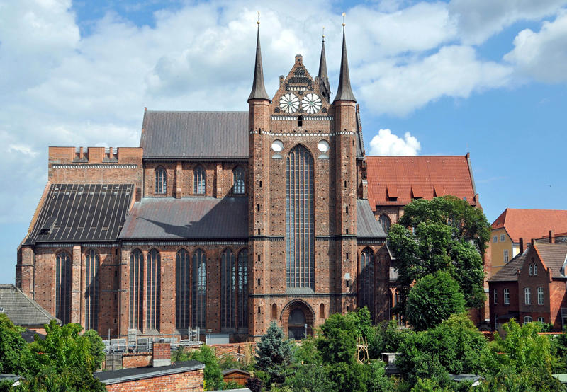 s:98:"Ein Förderprojekt der deutschen Stiftung Denkmalschutz (DSD) war die der Georgenkirche in Wismar.";
