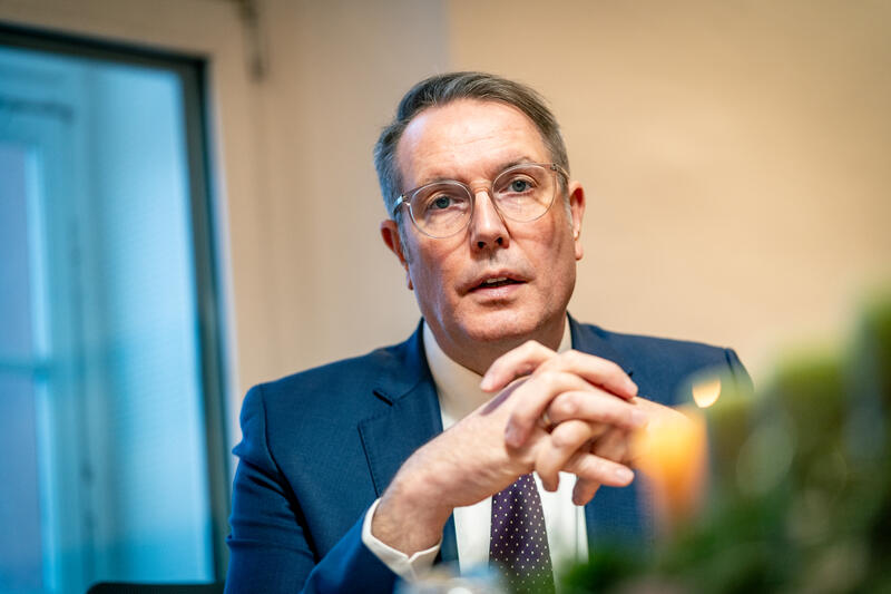 s:60:"Alexander Schweitzer, Ministerpräsident von Rheinland-Pfalz";
