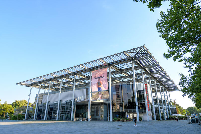 s:48:"Kunstmuseum lädt ein zum "Köpper in die Kunst"";