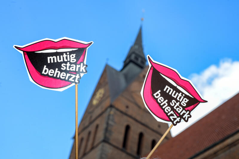 s:78:"Der Kirchentag in Hannover steht unter dem Leitwort "mutig - stark - beherzt".";