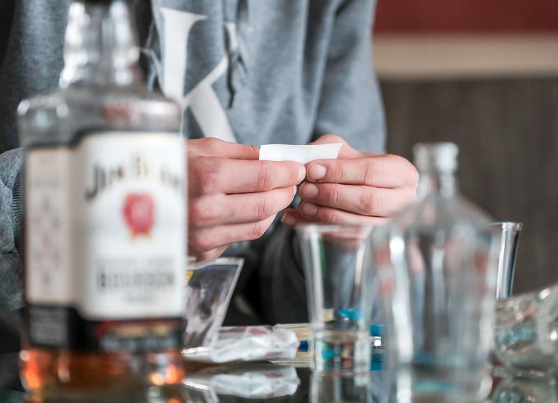 s:172:"Fast acht Millionen Deutsche im Alter von 18 und 64 Jahren haben laut dem aktuellen "Jahrbuch Sucht" im Jahr 2023 in einer gesundheitlich riskanten Form Alkohol konsumiert.";