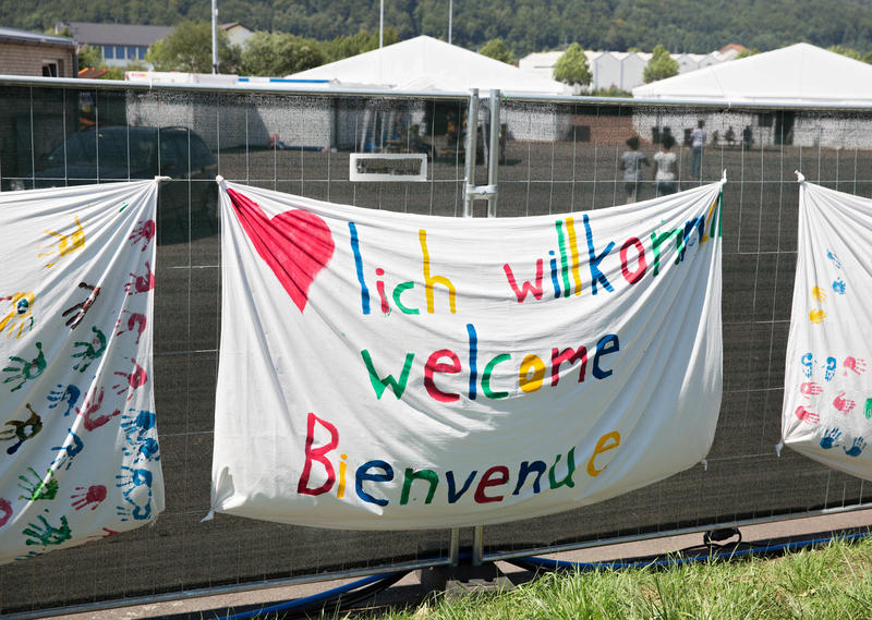 s:35:"Willkommensplakat für Flüchtlinge";