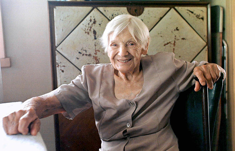 s:69:"Emilie Schindler, Frau von Oskar Schindler, am 11.02.1998 in den USA.";