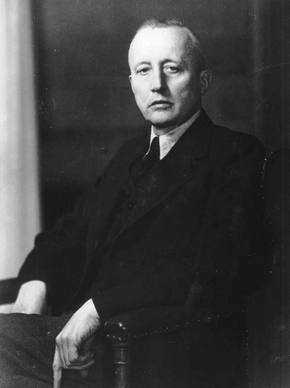 s:33:"Dr. Reinold von Thadden-Trieglaff";