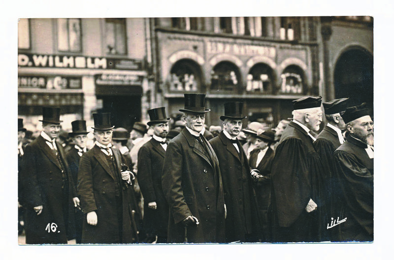 s:60:"Kirchenhistoriker: Nach dem 8. Mai galt "Augen zu und durch"";