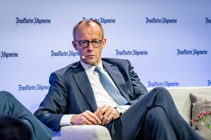 s:104:"CDU-Chef Friedrich Merz am 21.03.2025 während des F.A.Z.-Kongresses im Kap Europa in Frankfurt am Main.";