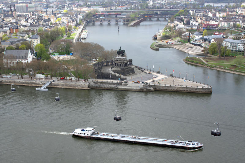 s:35:"Seilbahn über den Rhein in Koblenz";
