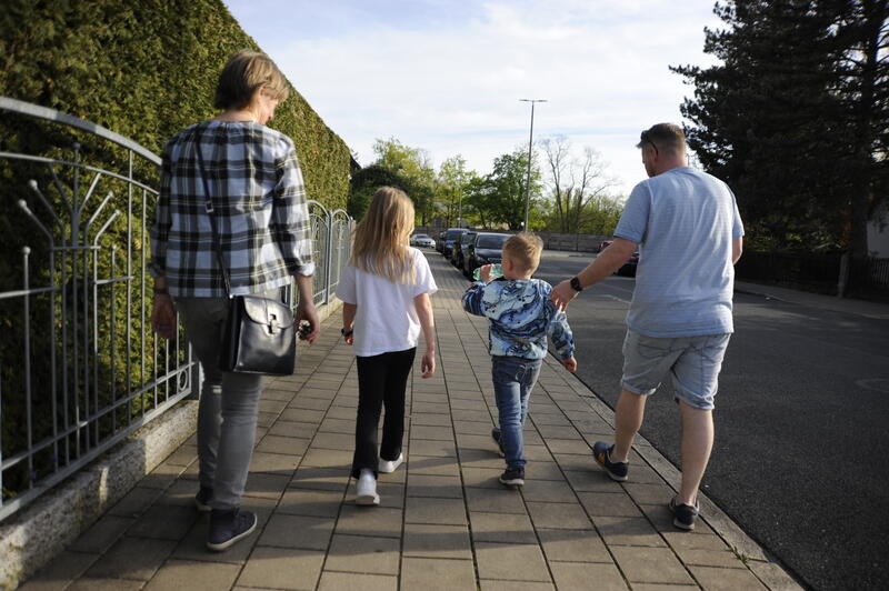 s:31:"Eltern mit Kindern (Themenfoto)";