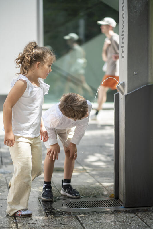 s:57:"Krankenkasse: Kinder leiden an Hitzetagen besonders stark";