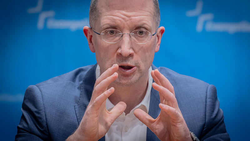 s:23:"Präses Thorsten Latzel";