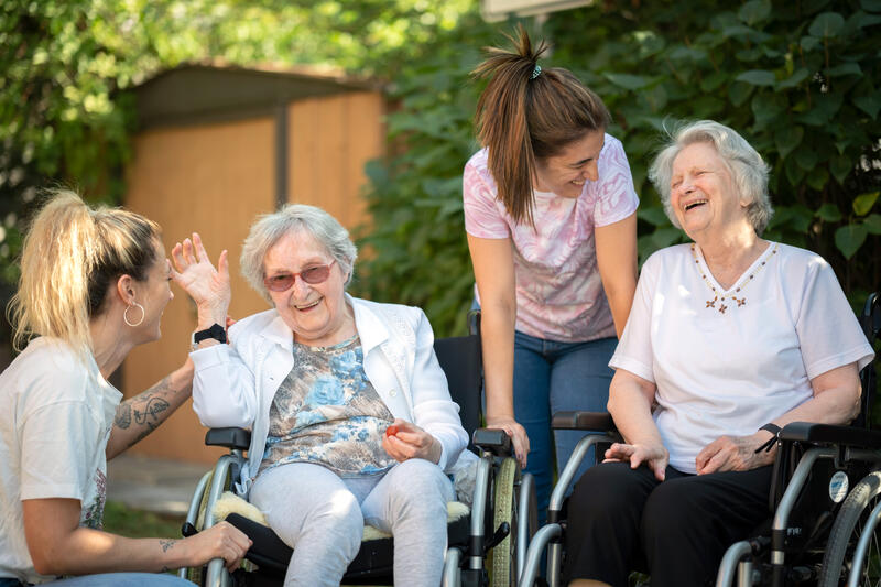 s:53:"Verband mahnt zu besserem Hitzeschutz in Pflegeheimen";