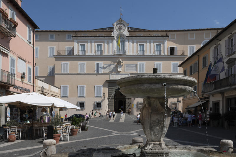 s:37:"Palazzo Pontificio in Castel Gandolfo";