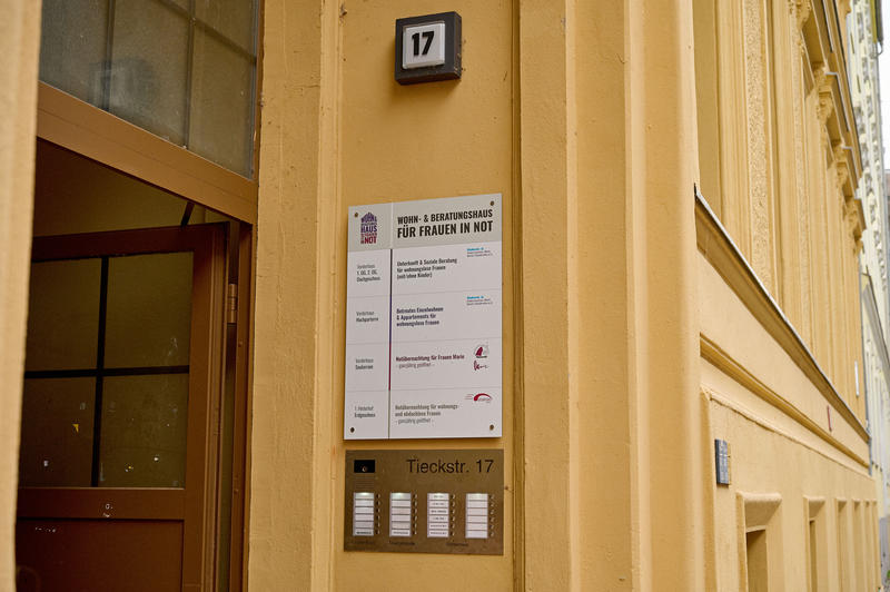 s:55:"Notunterkunft für wohnungslose Frauen in Berlin-Mitte.";