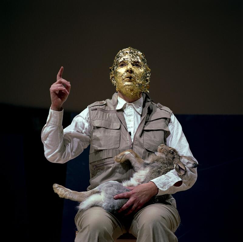s:57:"Werke von Abramović und Beuys im Museum Schloss Moyland.";