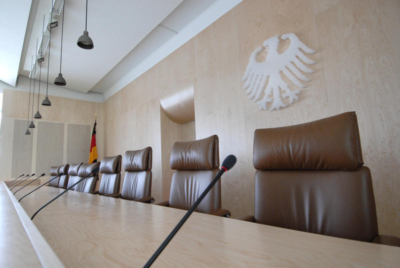 s:55:"Sitzungssaal des Bundesverfassungsgerichts in Karlsruhe";