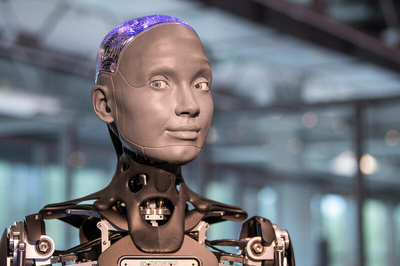 s:60:"Humanoider Roboter "Ameca" neue Attraktion im Nixdorf-Museum";