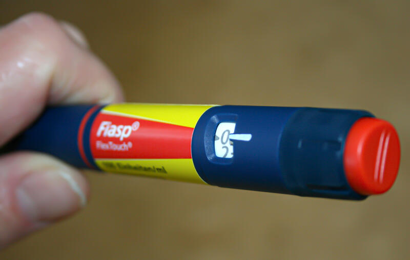 s:131:"Die Diabetes-spezifisch geschulten Fachkräfte unterstützten die Kinder im Alltag zum Beispiel dabei, Insulin richtig zu dosieren.";