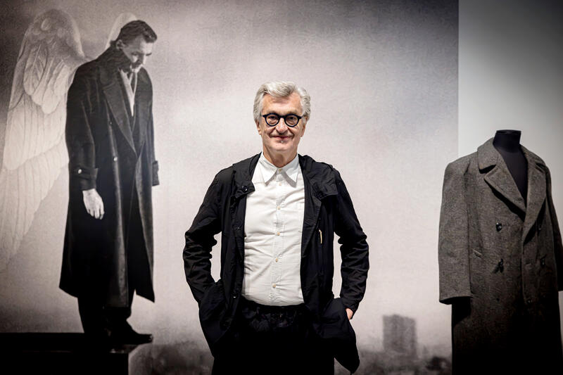 s:69:"Wim Wenders selbst präsentierte am 30. Juli die Ausstellung in Bonn.";