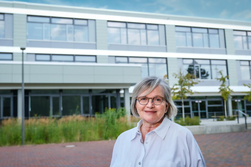 s:34:"Schulleiterin Elke Helma Rothämel";