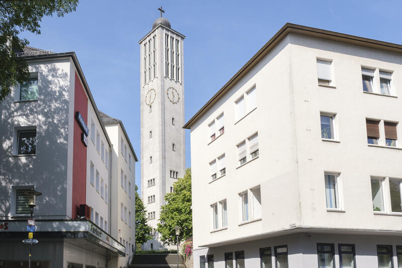 s:90:"Evangelische Stadtkirche in der Solinger Innenstadt, am Sonntag ein Ort der Trauer und des";