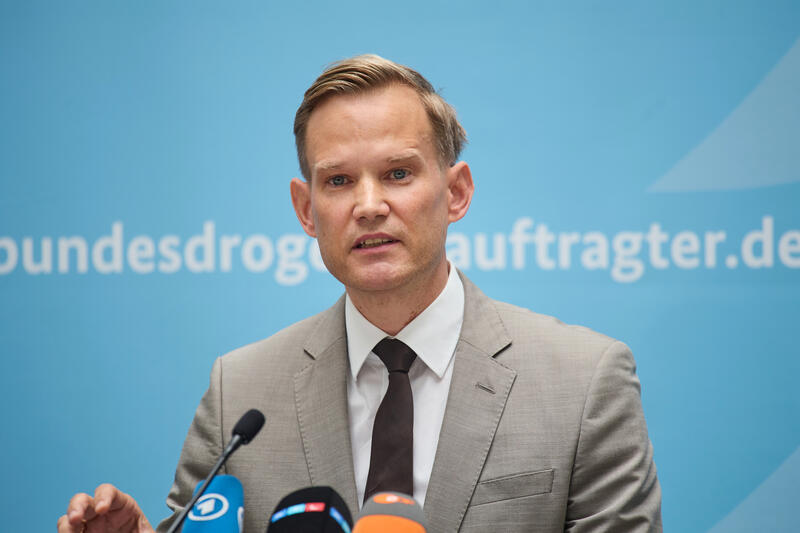 s:15:"Hendrik Streeck";