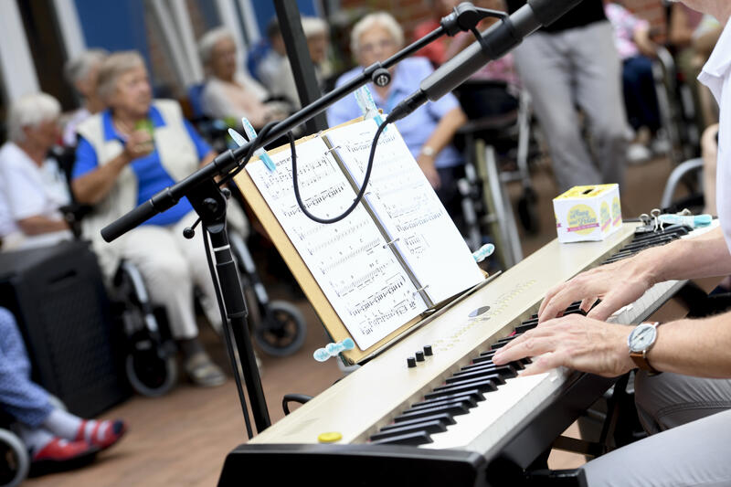 s:39:"Themenfoto: Musik für und mit Senioren";