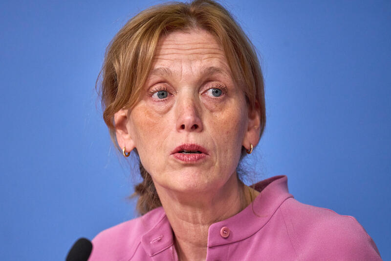 s:11:"Karin Prien";