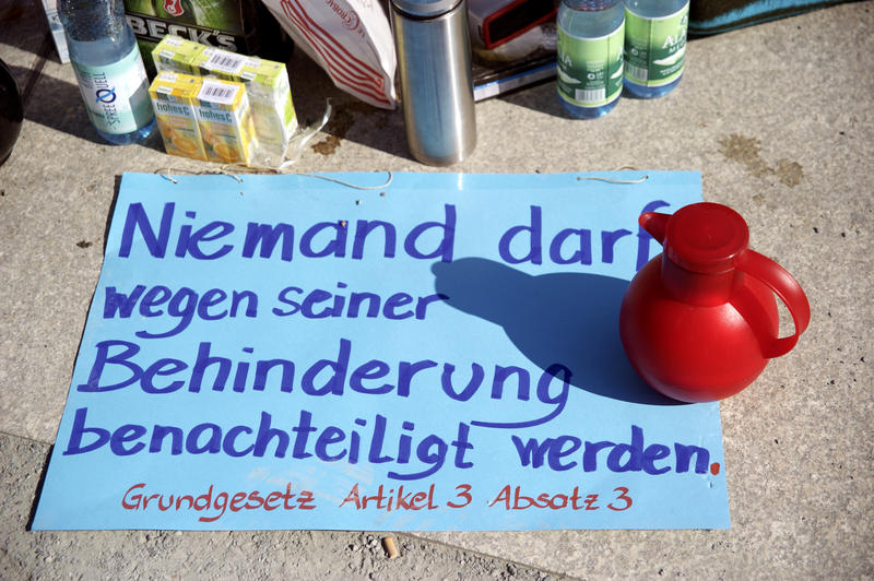 s:30:"Grundgesetz Artikel 3 Absatz 3";