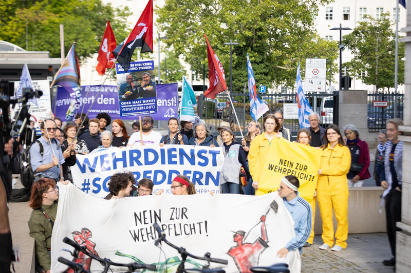 s:30:"Protest gegen Wehrdienstgesetz";