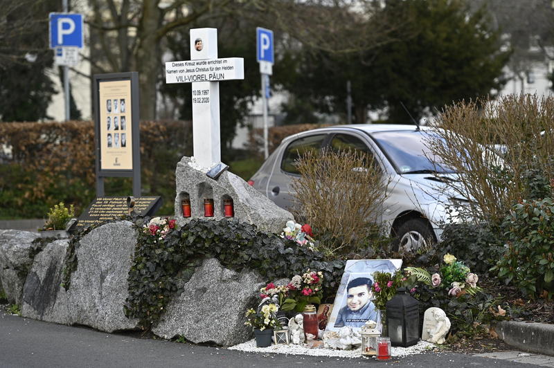 s:69:"Gedenkstätte für Vili-Viorel Paun am Kurt-Schumacher-Platz in Hanau";