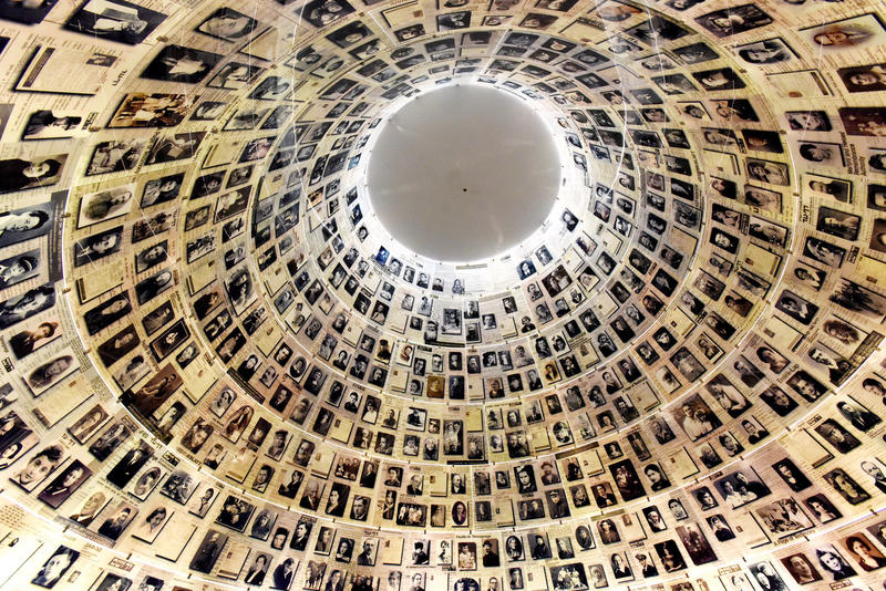 s:49:""Halle der Namen" in der Gedenkstätte Yad Vashem";