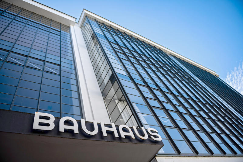 s:72:"Anni Albers und ihr Mann Josef hatten vor 100 Jahren am Bauhaus studiert";