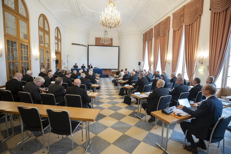 s:43:"Katholische Bischöfe treffen sich in Fulda";