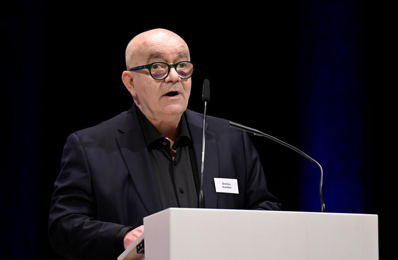 s:13:"Detlev Zander";