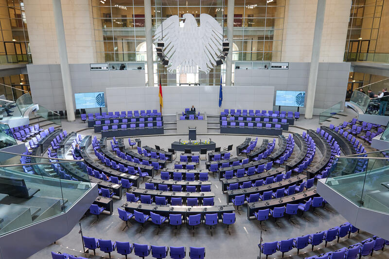s:25:"Plenarsaal des Bundestags";