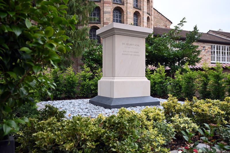 s:45:"Grab des früheren Bundeskanzlers Helmut Kohl";