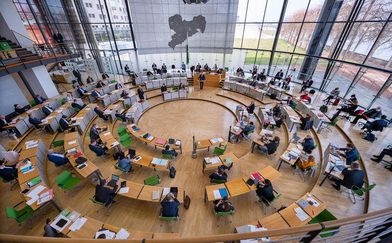 s:49:"Plenarsaal des sächsischen Landtags (Archivbild)";