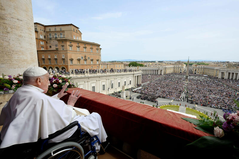 s:70:"Der im April verstorbene Papst Franziskus spricht Segen "Urbi et Orbi"";